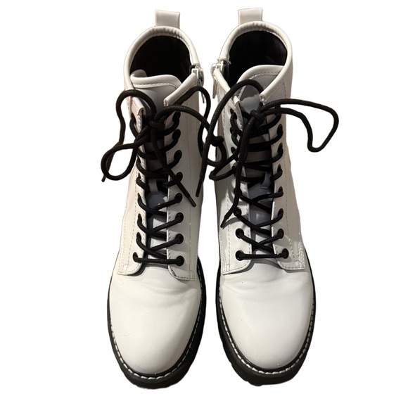 Steve Madden Kurtz White Lace-Up Boots with Black Laces size 8 - Picture 1 of 5